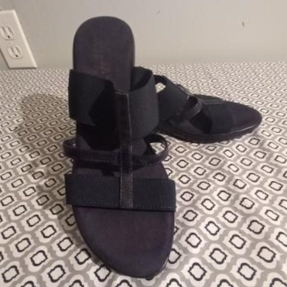 Italian Shoemakers Shoes - ITALIAN SHOEMAKERS Womens Black Wedge sandals.